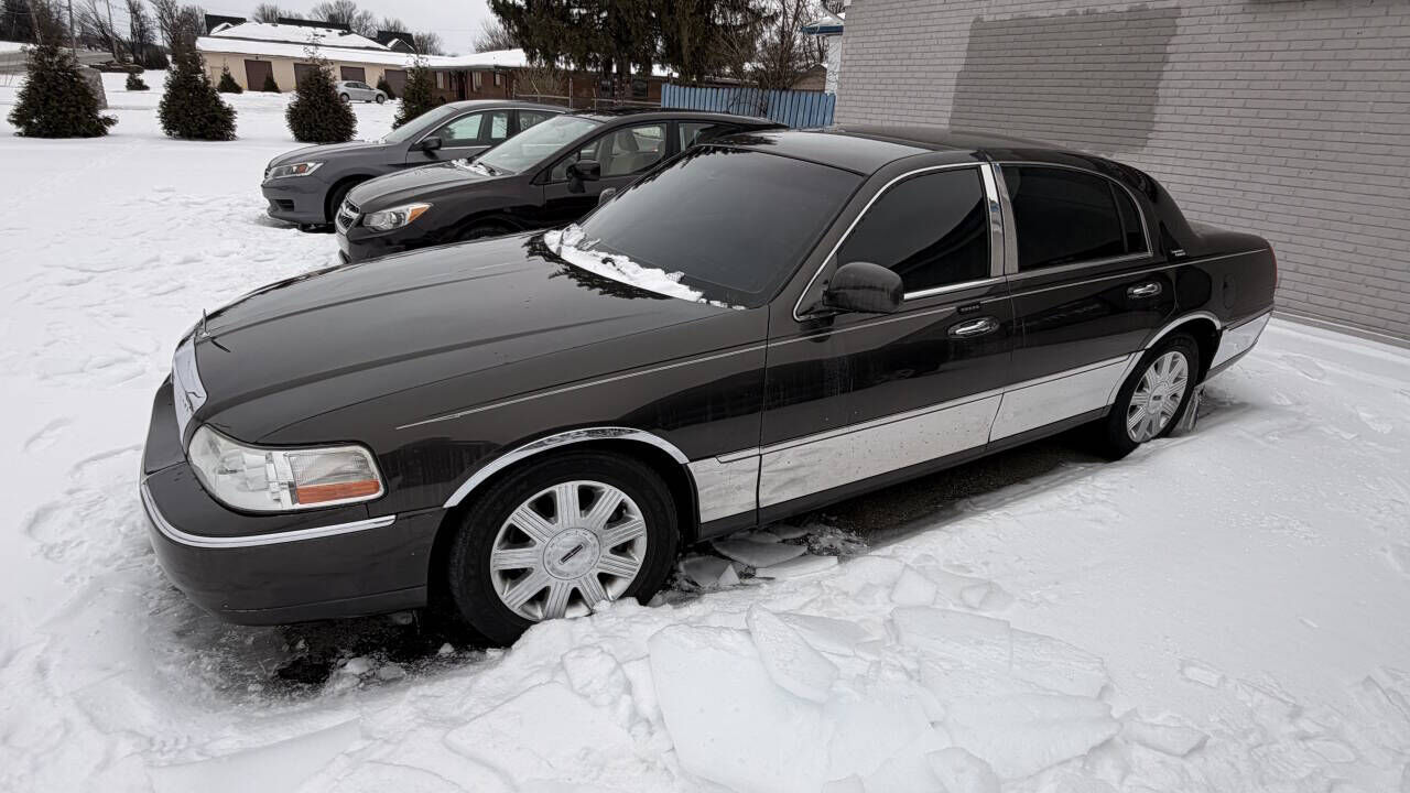 2005 LINCOLN Town Car