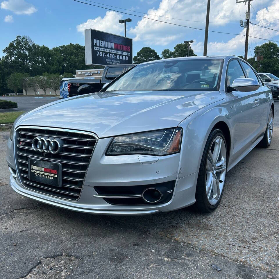 2013 AUDI S8