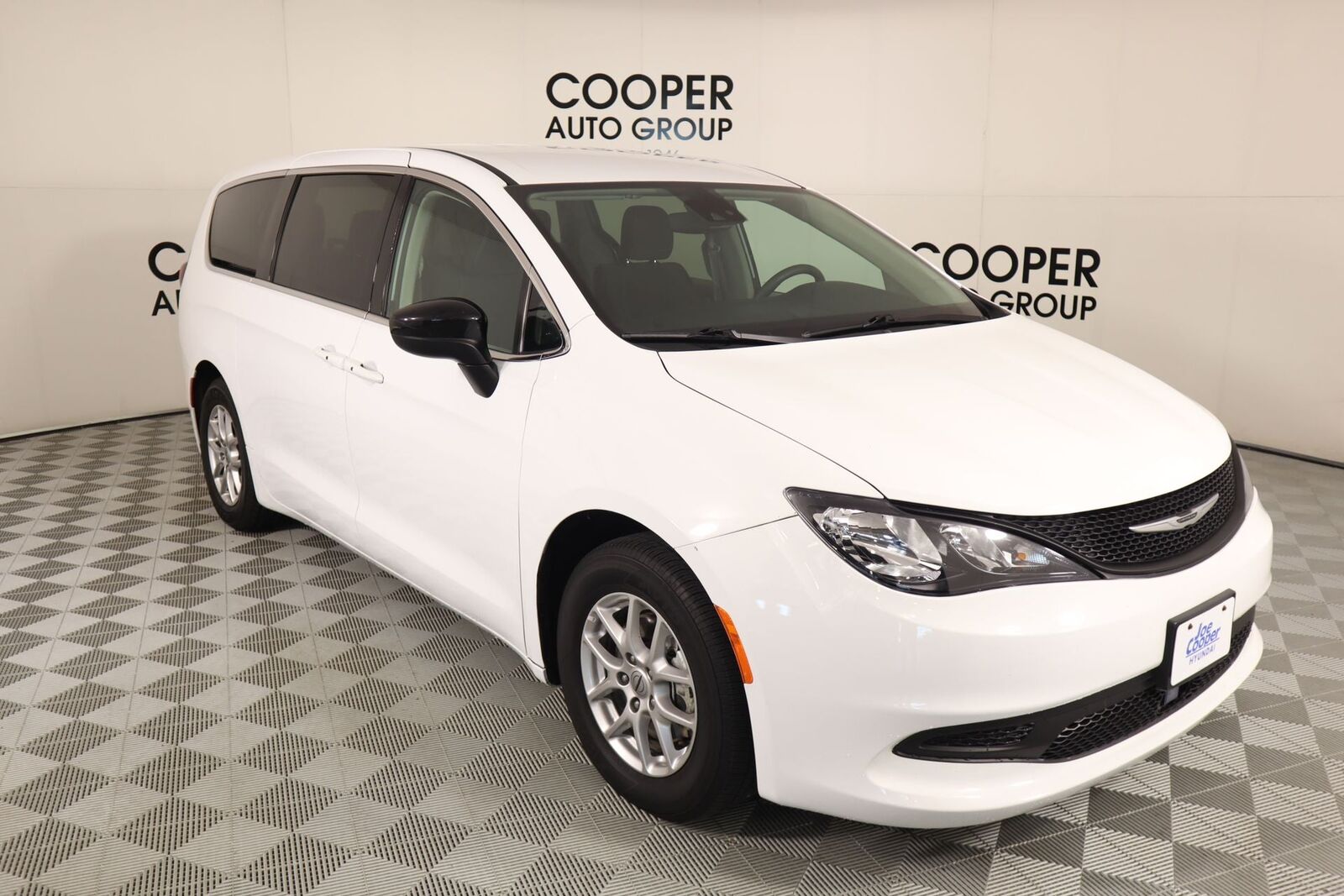 2024 CHRYSLER Voyager