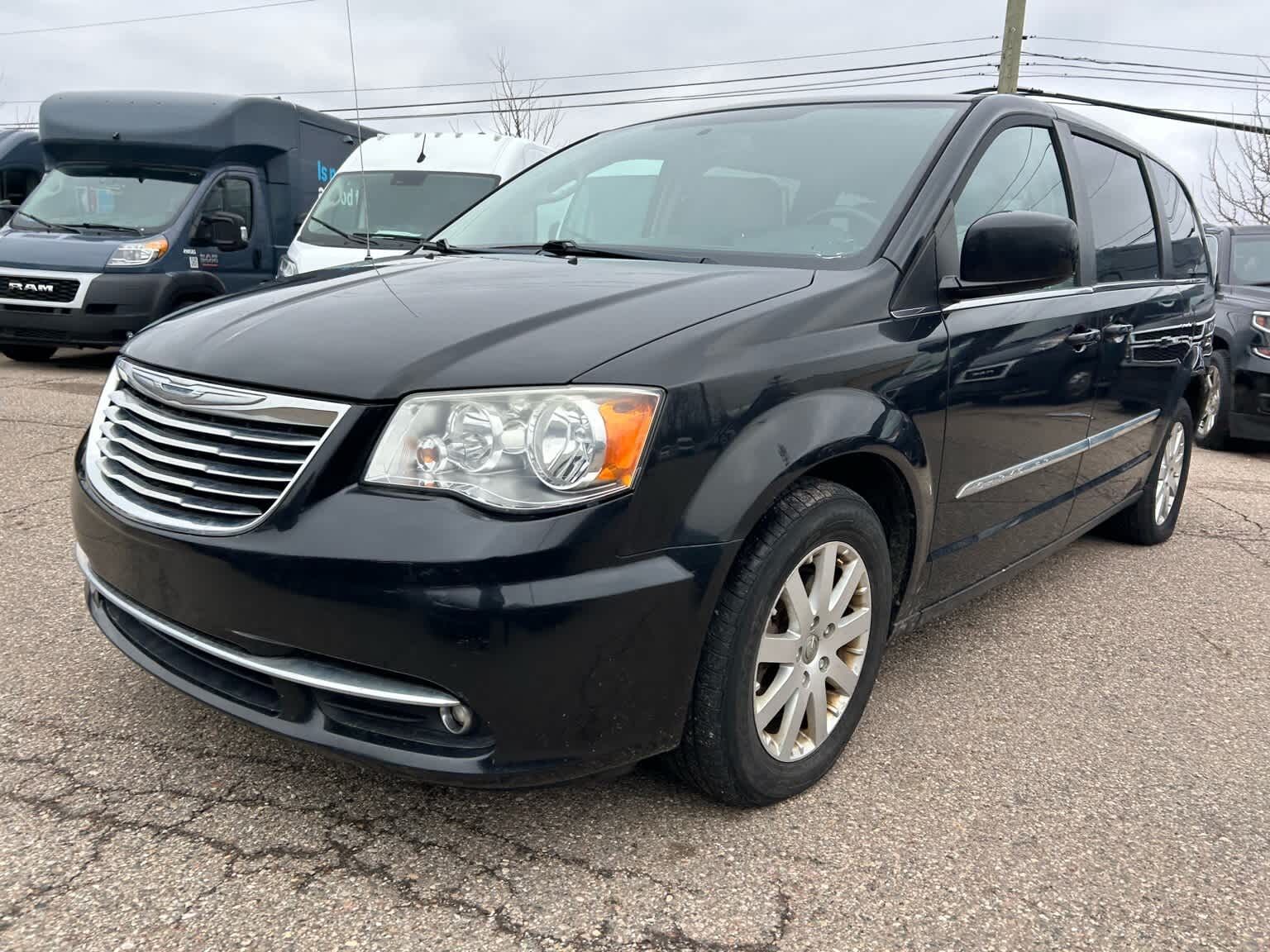2013 CHRYSLER Town and Country