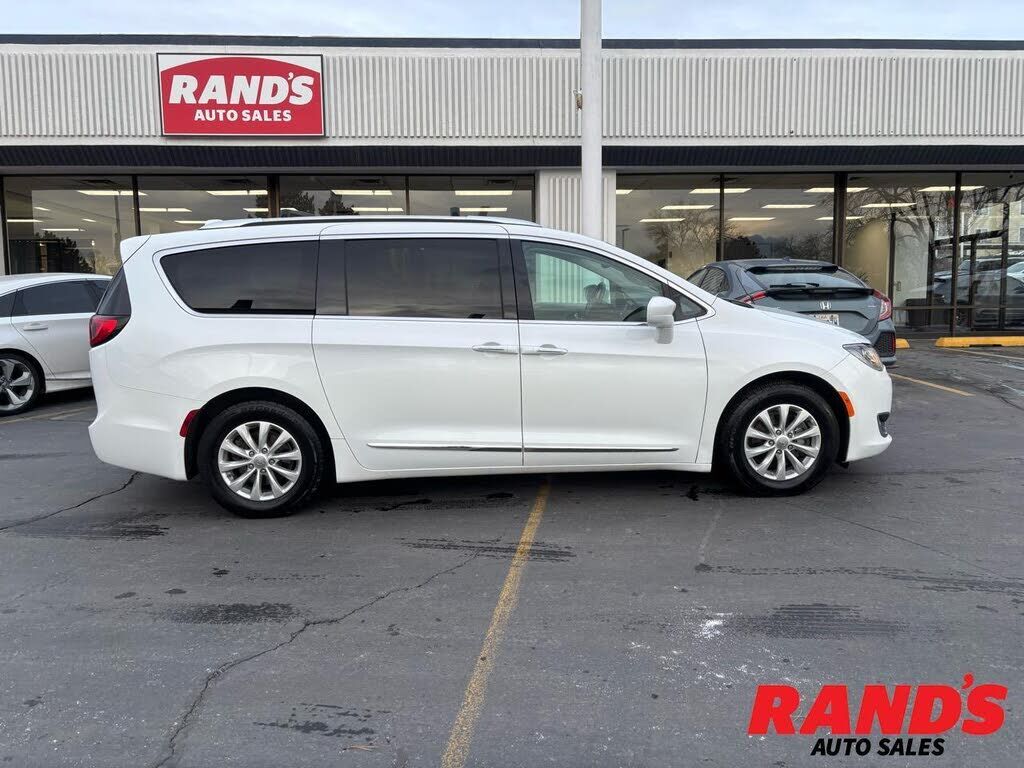 2019 CHRYSLER Pacifica