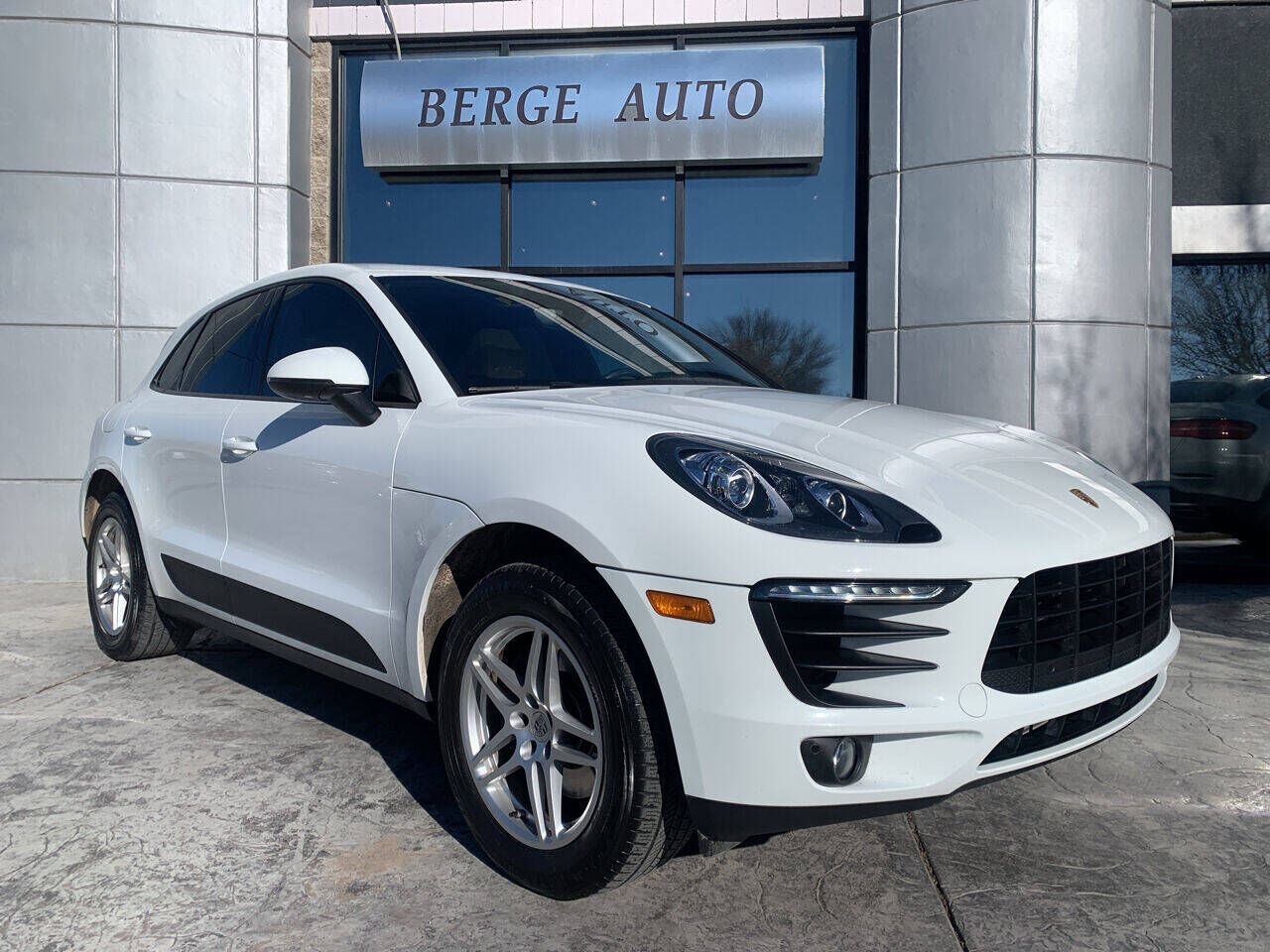 2017 PORSCHE Macan