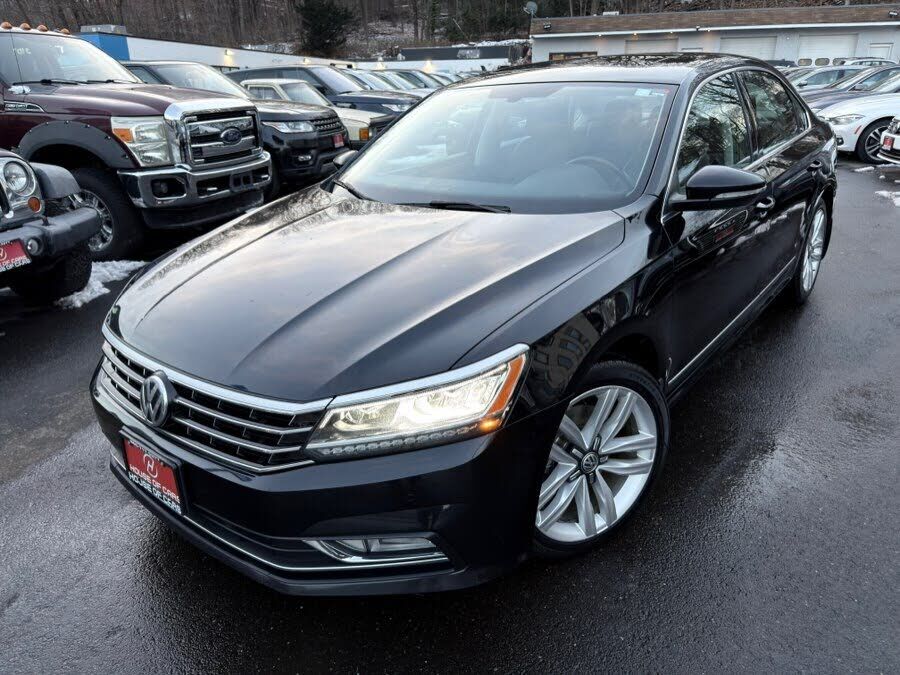 2017 VOLKSWAGEN Passat