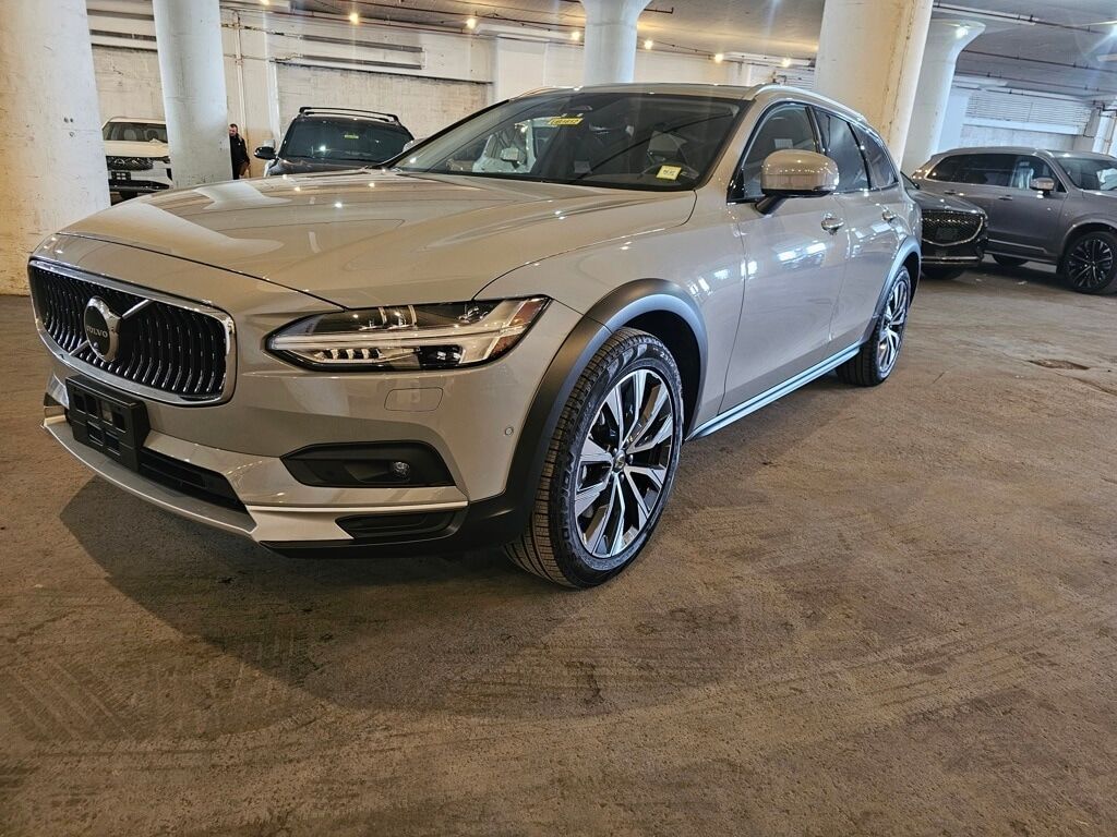 2025 VOLVO V90CC