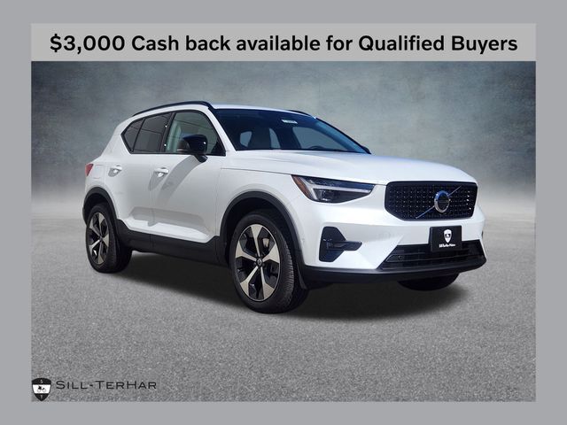 2026 VOLVO XC40