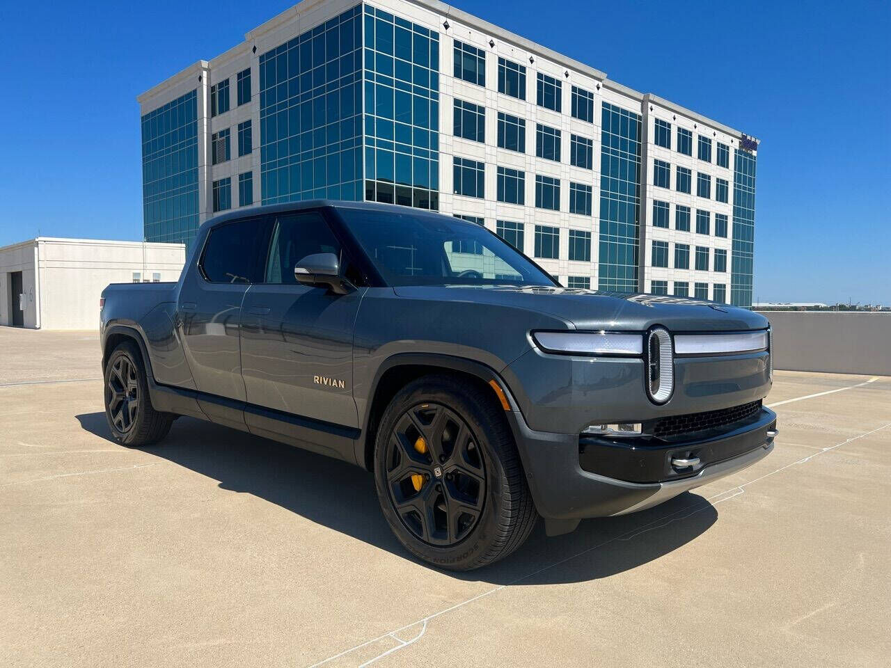 2022 RIVIAN R1T
