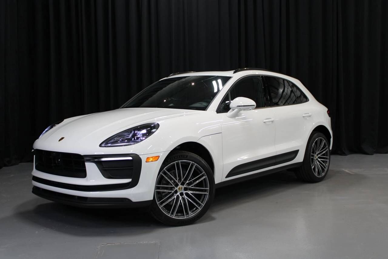 2025 PORSCHE Macan