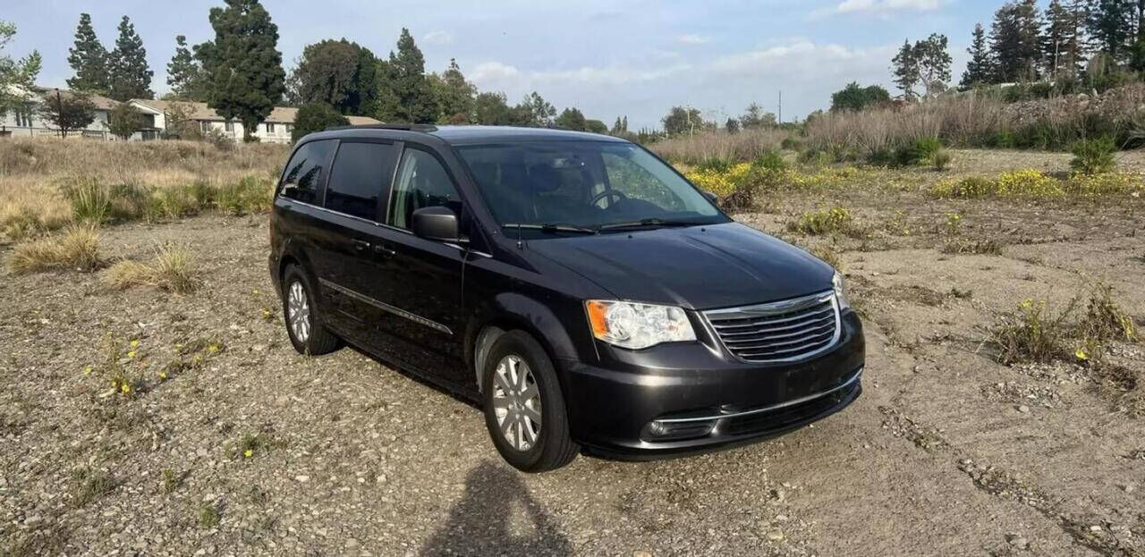 2015 CHRYSLER Town and Country