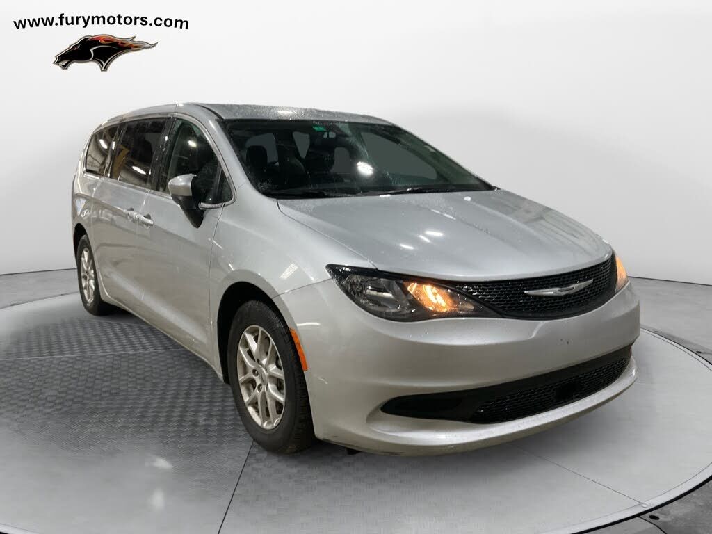 2022 CHRYSLER Voyager