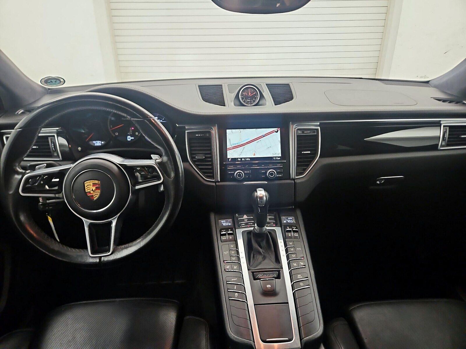 2016 PORSCHE Macan