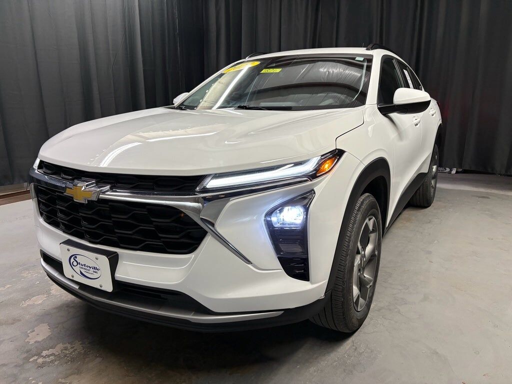 2025 CHEVROLET Trax