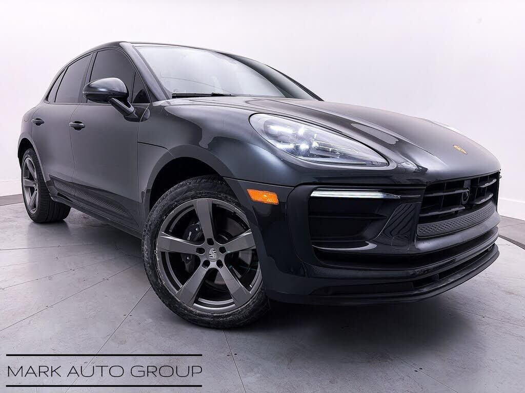 2024 PORSCHE Macan