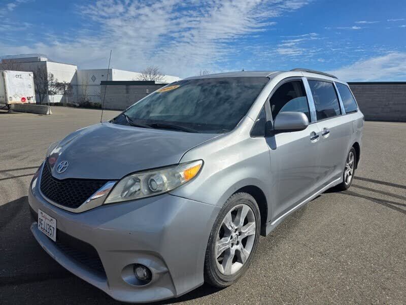 2013 TOYOTA Sienna