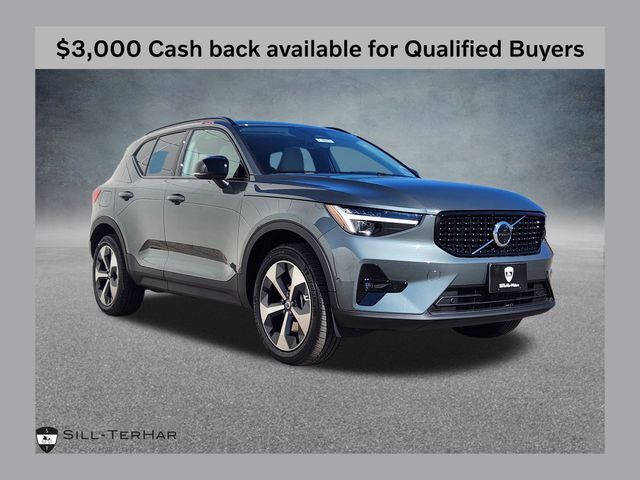 2026 VOLVO XC40