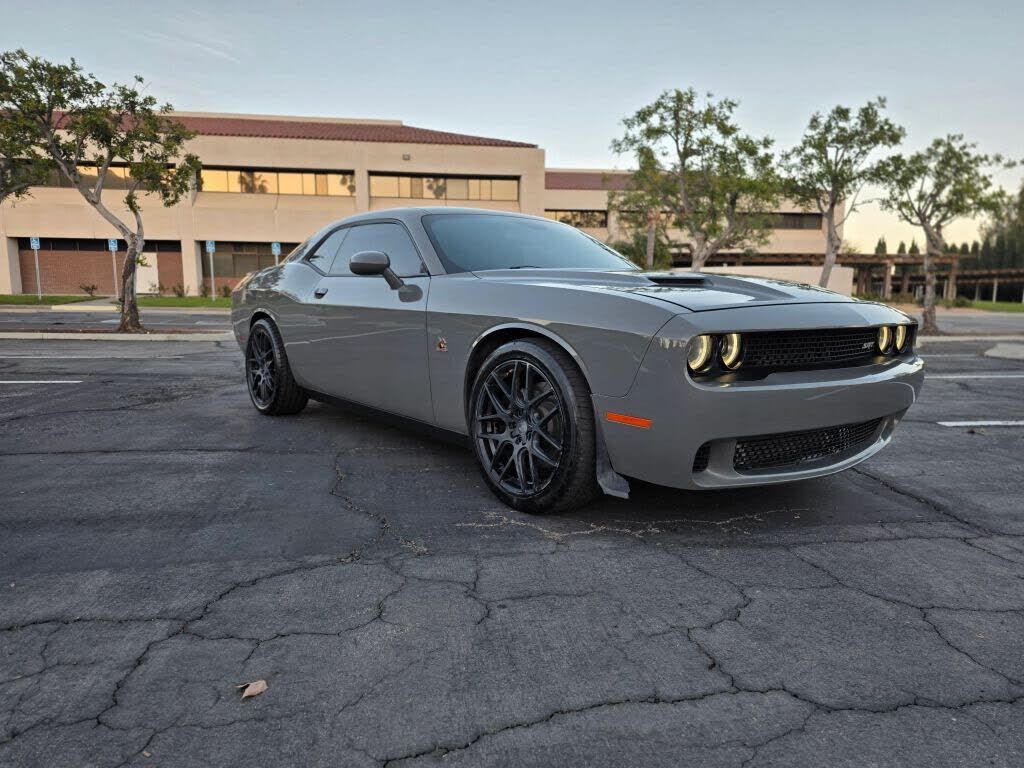 2017 DODGE Challenger