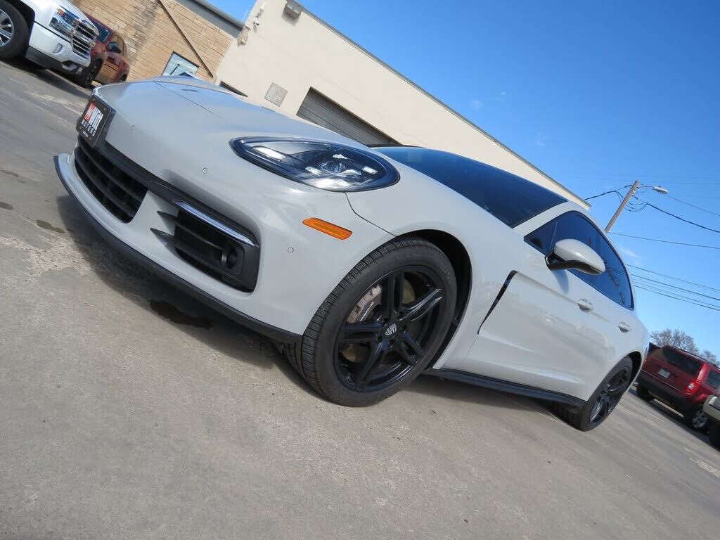 2018 PORSCHE Panamera