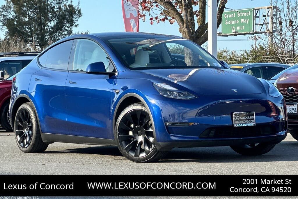 2025 TESLA Model Y