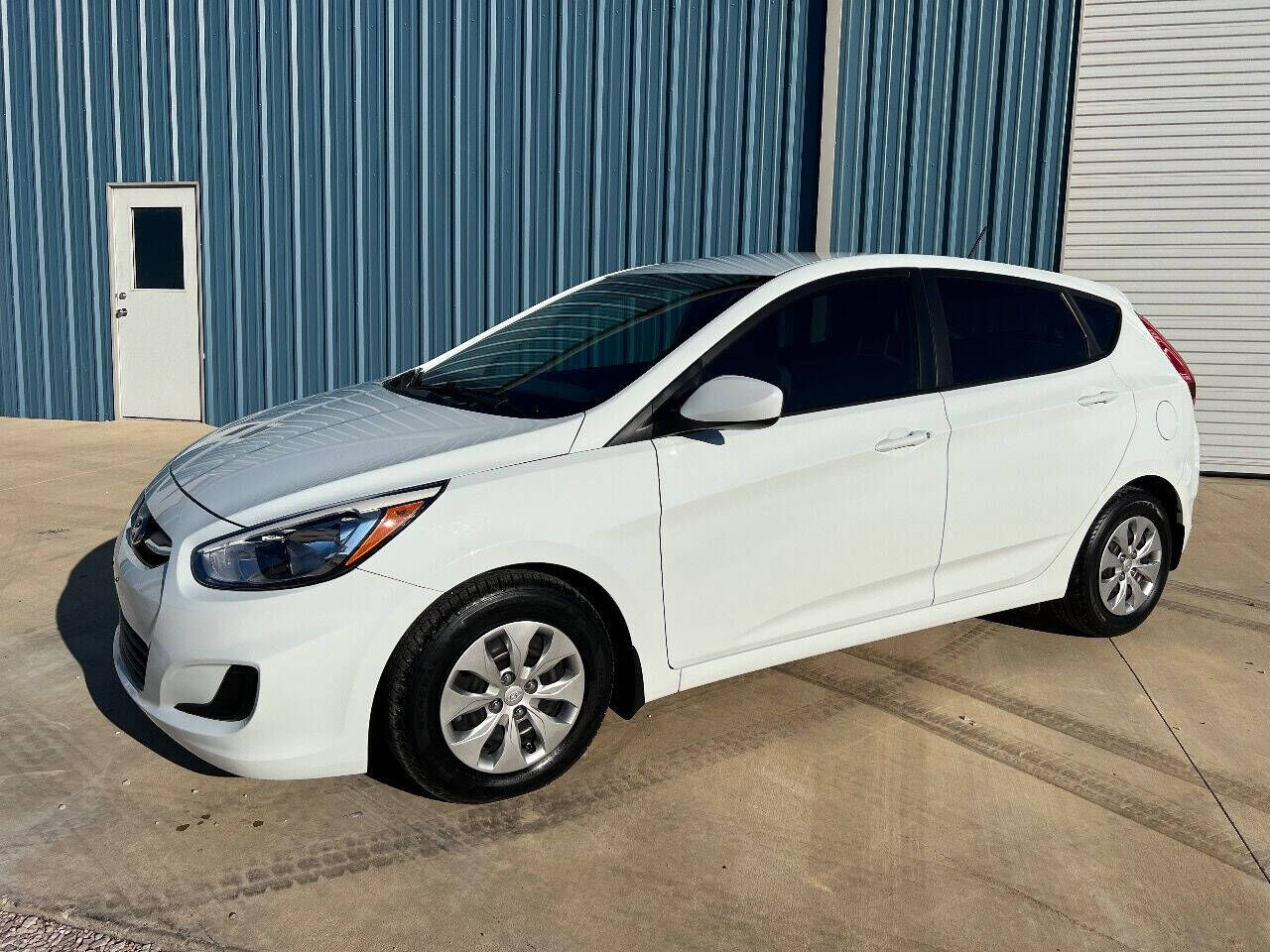 2016 HYUNDAI Accent