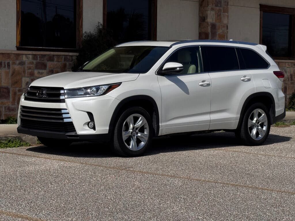 2017 TOYOTA Highlander