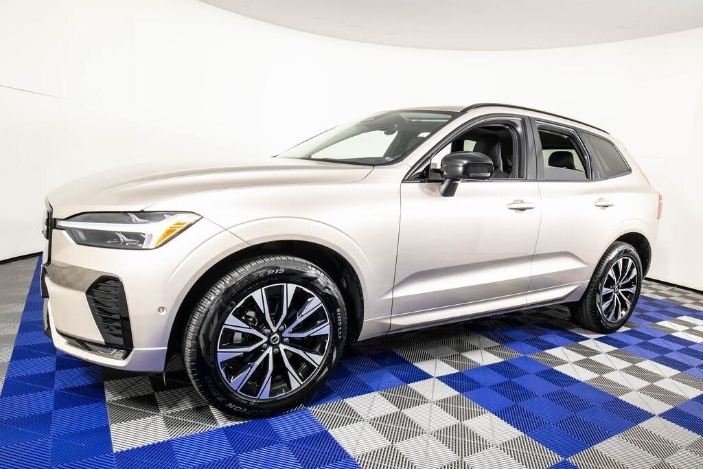2025 VOLVO XC60
