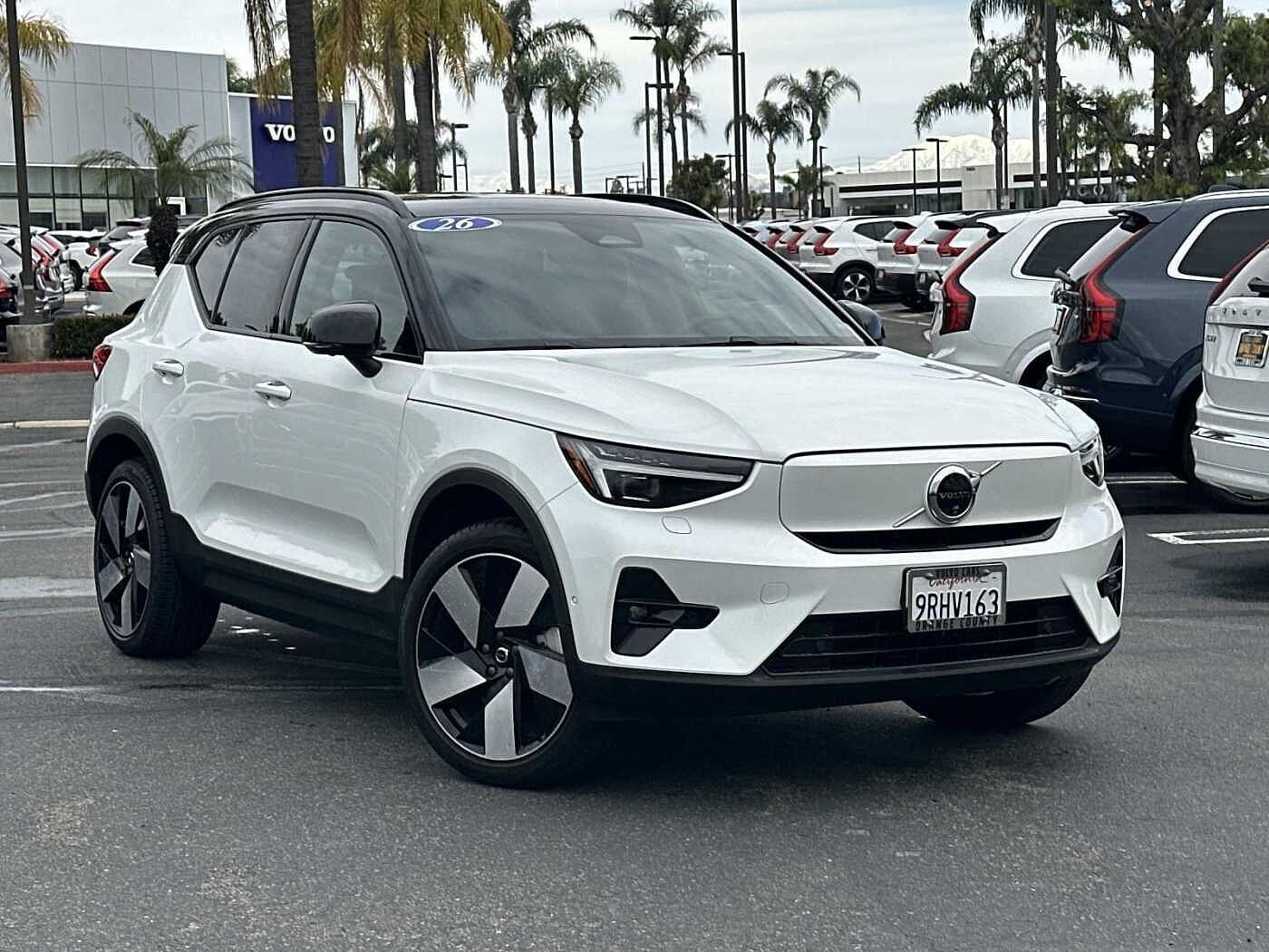 2024 VOLVO XC40