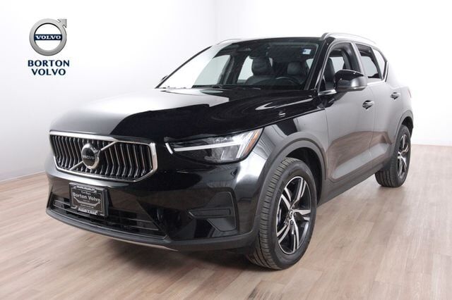 2025 VOLVO XC40