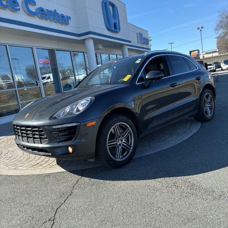 2018 PORSCHE Macan