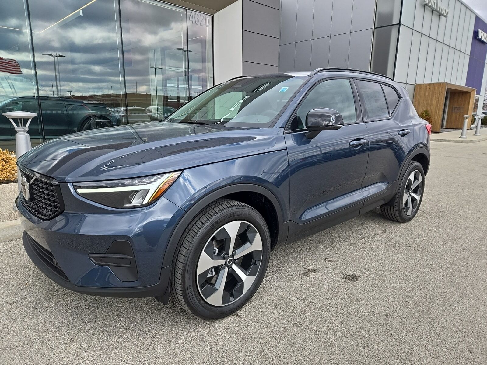 2026 VOLVO XC40