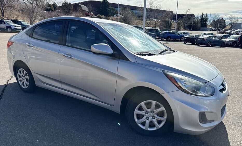 2013 HYUNDAI Accent