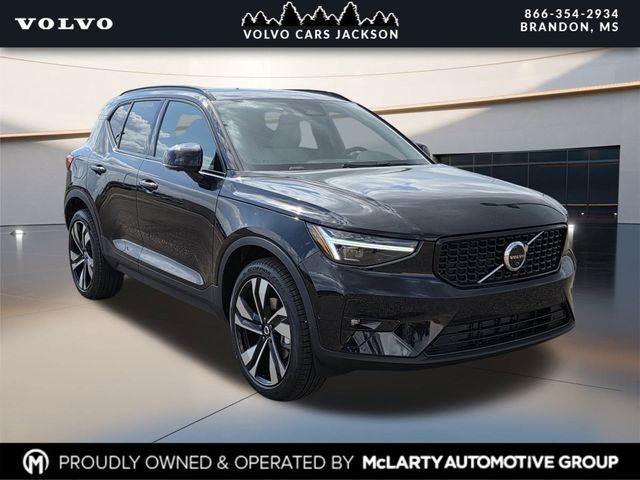 2026 VOLVO XC40