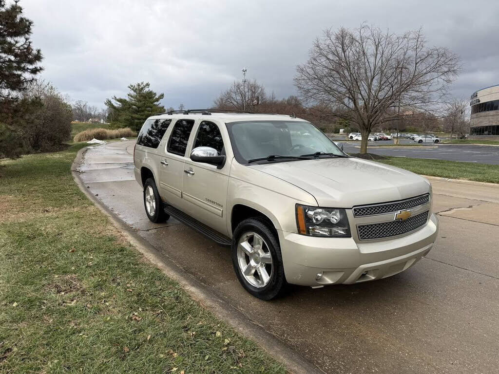 2013 CHEVROLET Suburban