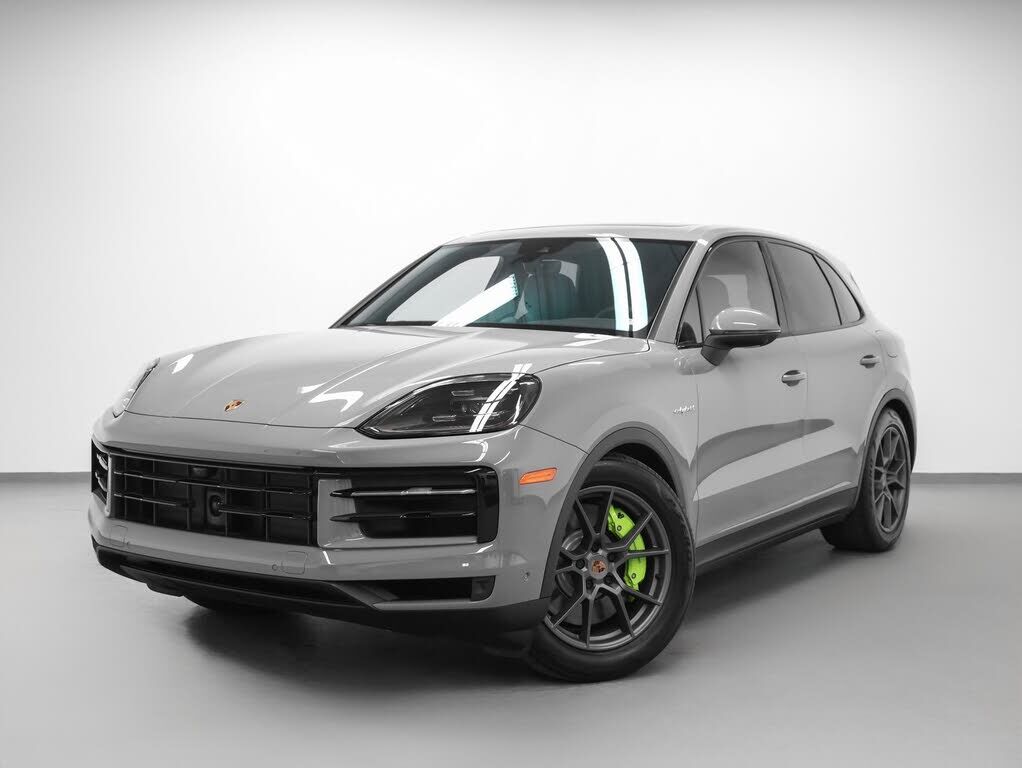 2025 PORSCHE Cayenne
