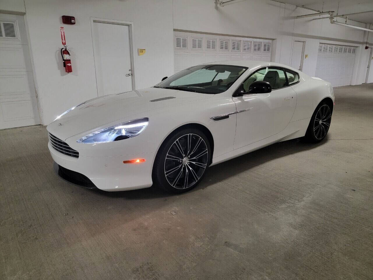 2014 ASTON MARTIN DB9