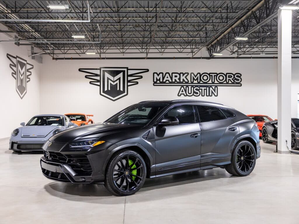 2022 LAMBORGHINI URUS