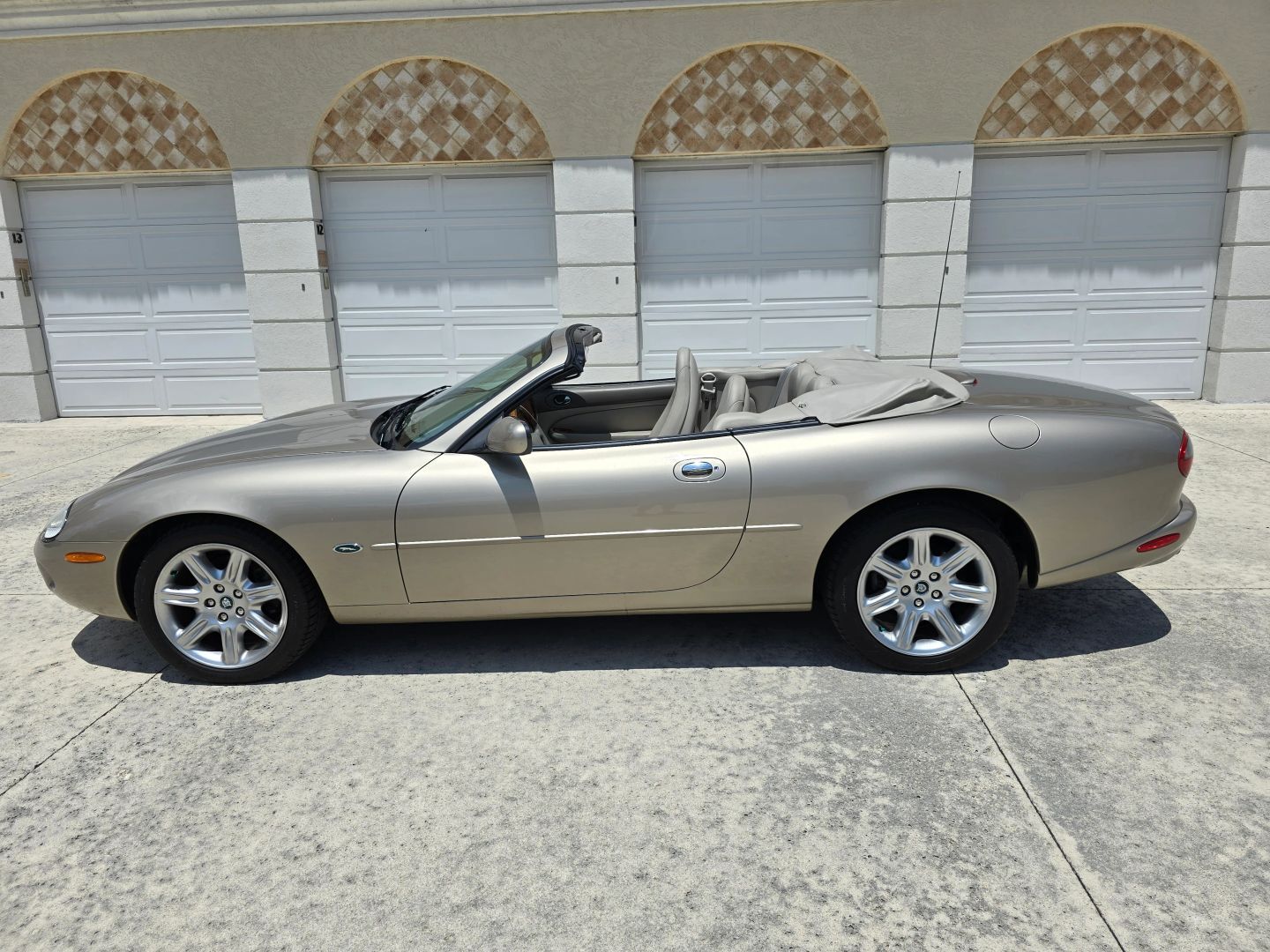 Jaguar XK8