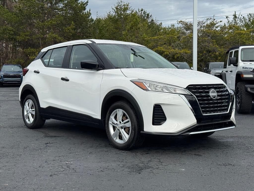 2022 NISSAN Kicks