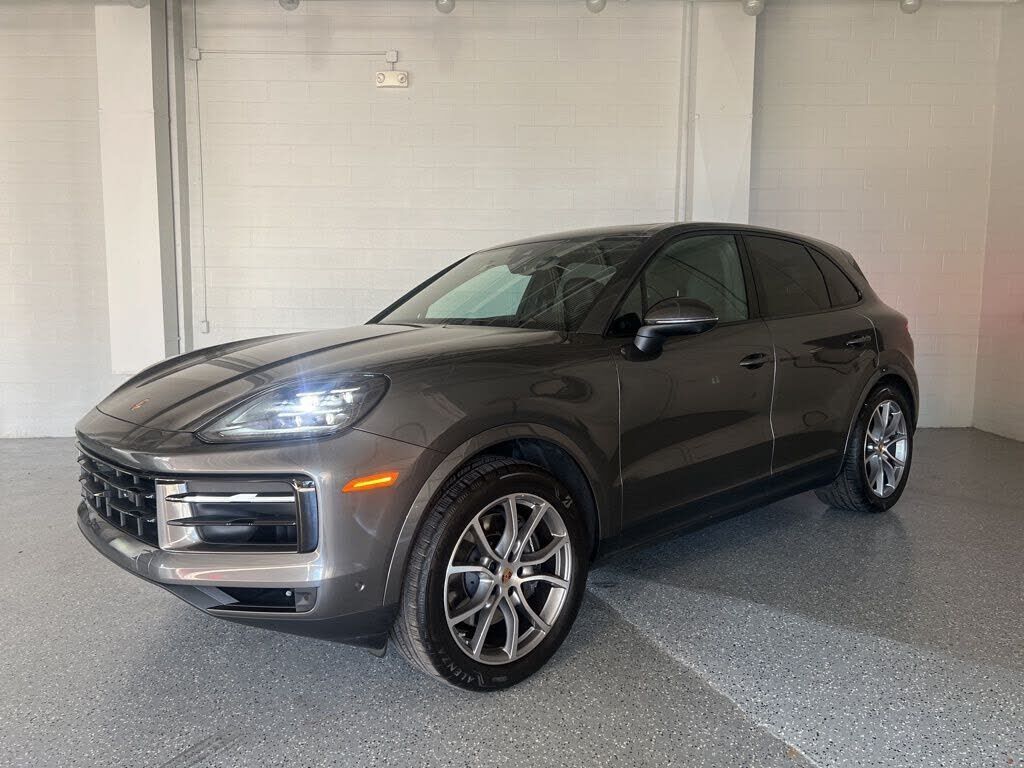 2025 PORSCHE Cayenne