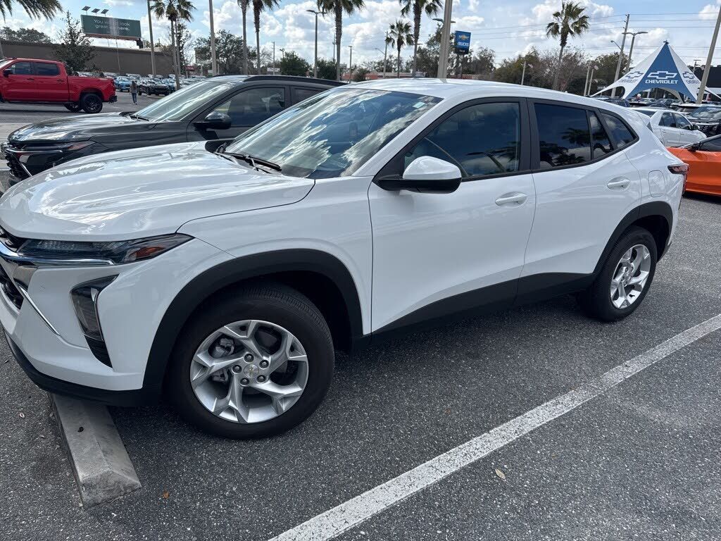 2025 CHEVROLET Trax