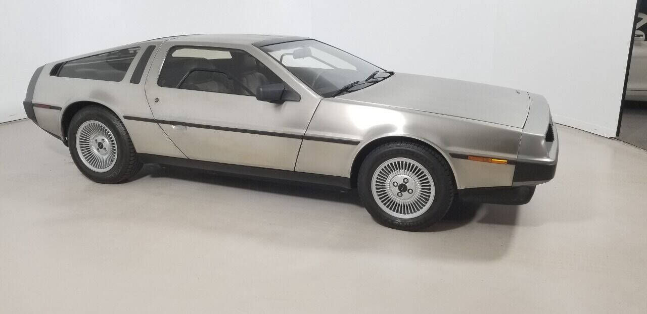 1983 DELOREAN DMC-12