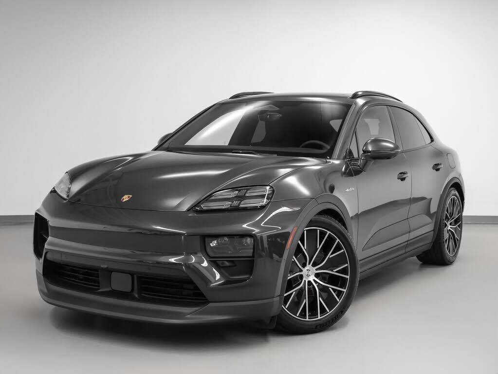 2025 PORSCHE Macan