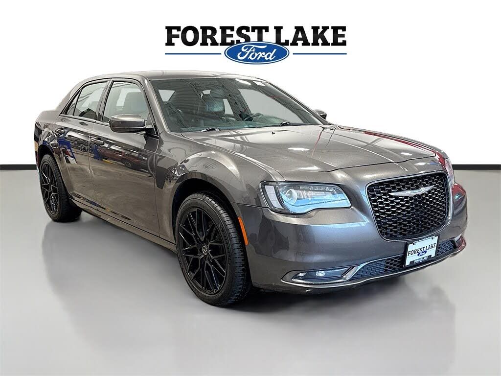 2019 CHRYSLER 300