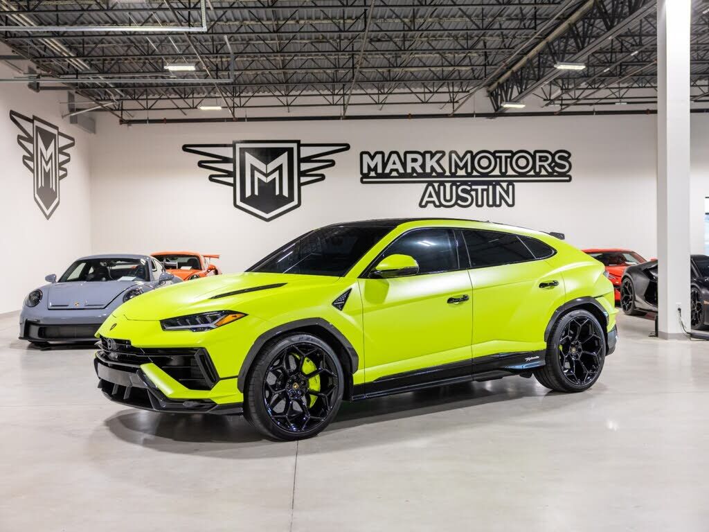 2024 LAMBORGHINI URUS