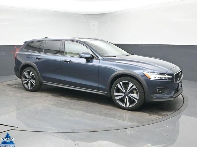 2023 VOLVO V60CC