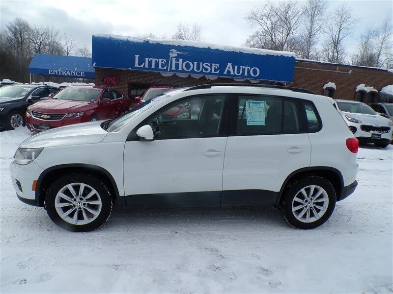 2017 VOLKSWAGEN Tiguan