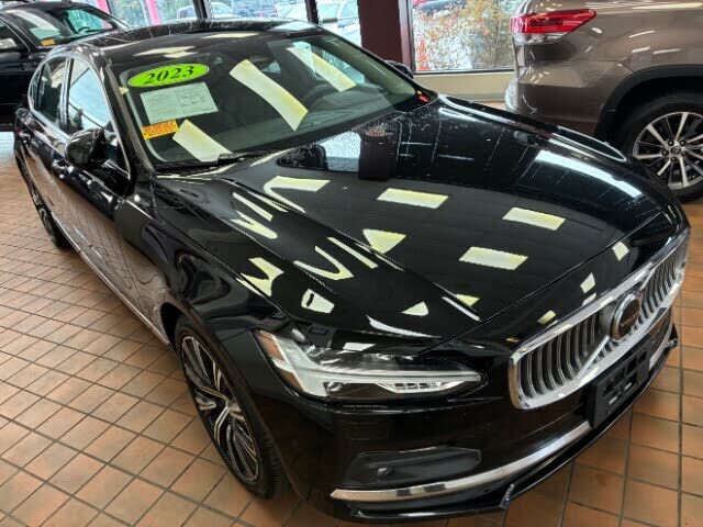 2023 VOLVO S90