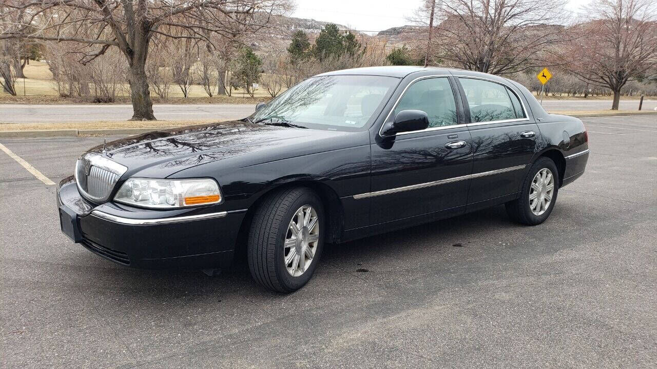 2011 LINCOLN Town Car