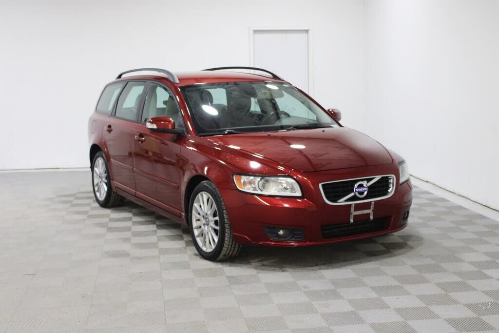 2011 VOLVO V50