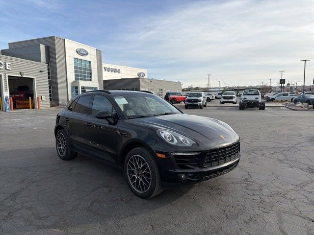 2016 PORSCHE Macan