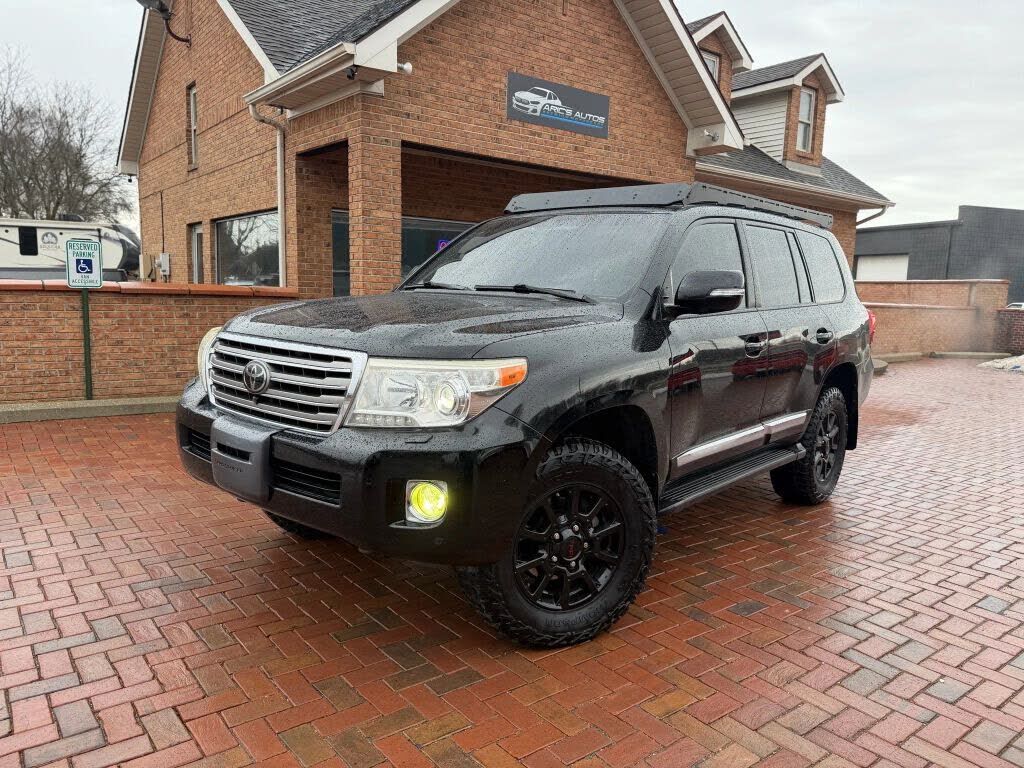2013 TOYOTA Land Cruiser