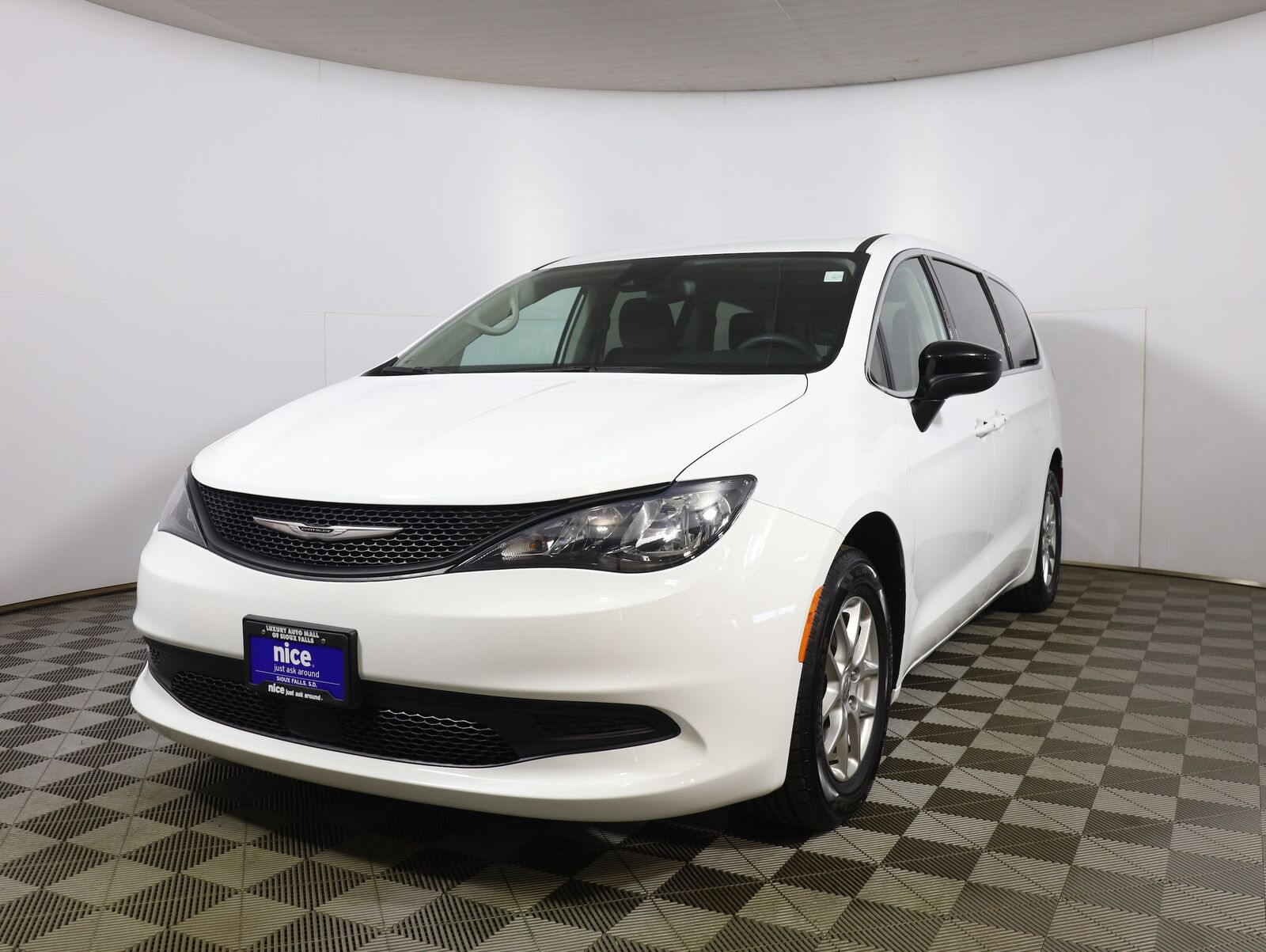 2024 CHRYSLER Voyager